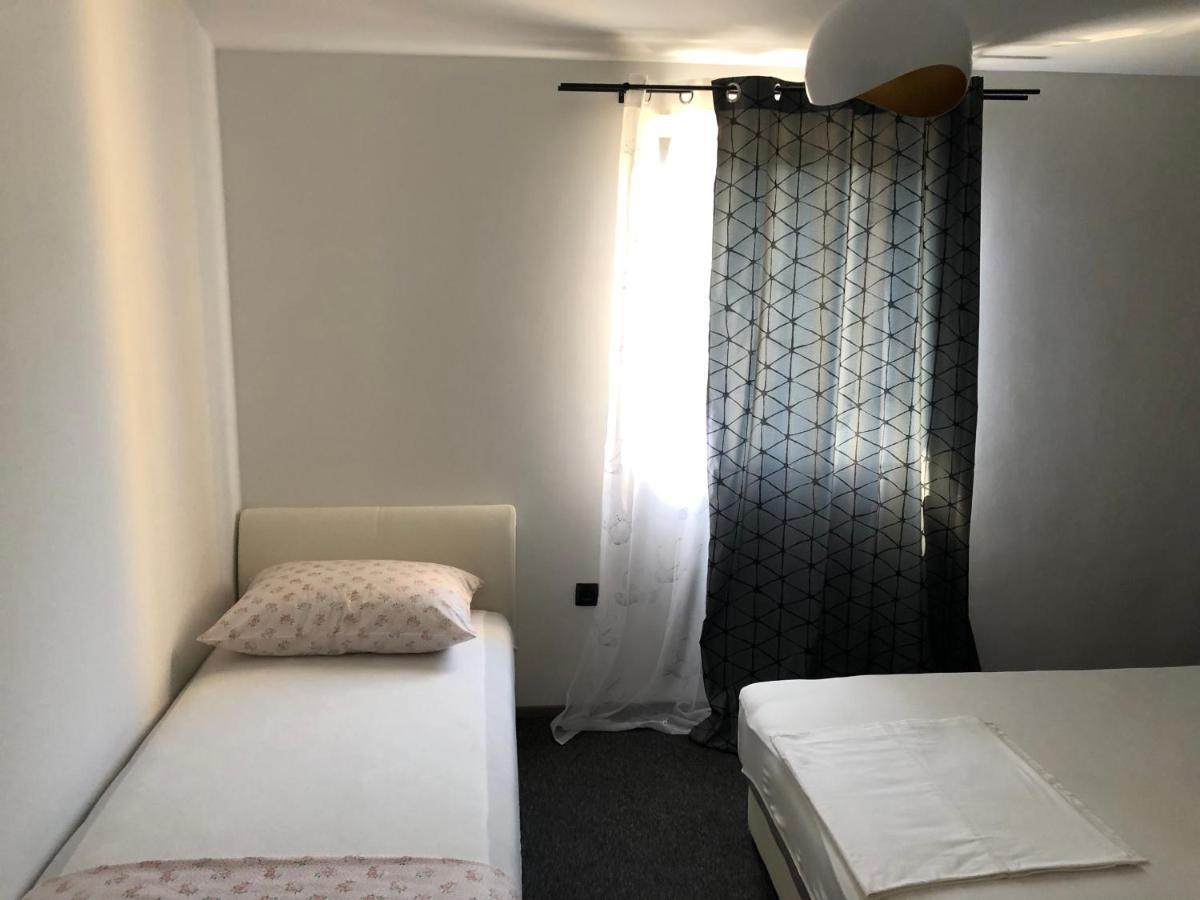 Apartmani Bm Biograd Na Moru Exterior foto